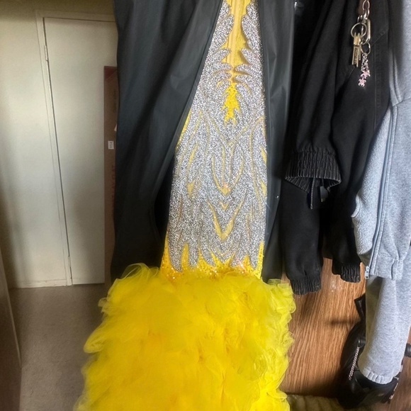 prom dress wore once - Picture 3 of 4